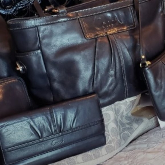 Coach Black Leather Gallery Bag - Picture 3 of 15